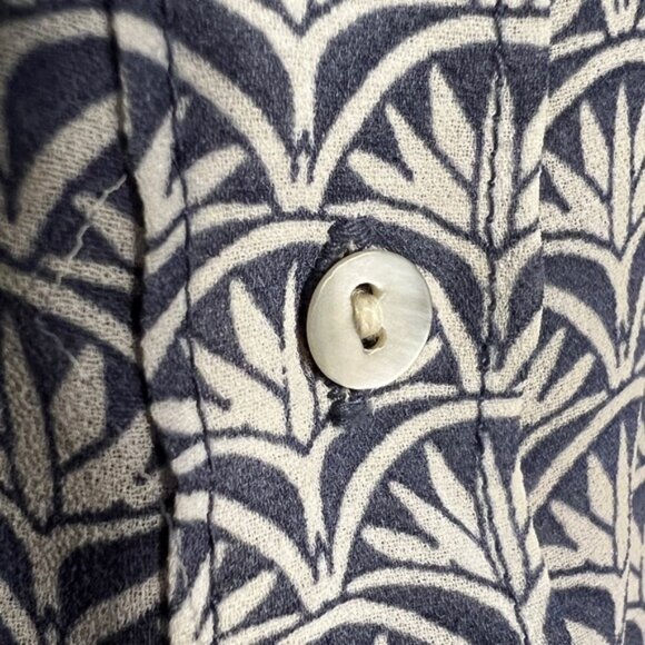 H&M | Sleeveless Chiffon Silk Button Down - Picture 3 of 6